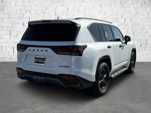 2025 Lexus LX 700h Overtrail