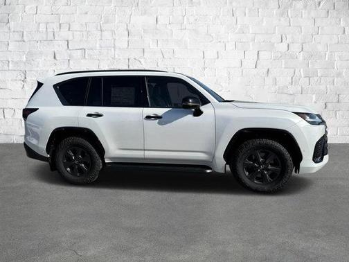 2025 Lexus LX 700h Overtrail