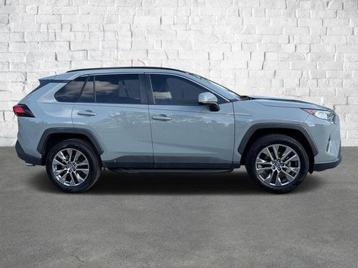 2020 Toyota RAV4 XLE Premium