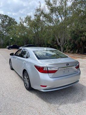 2016 Lexus ES 300h Base