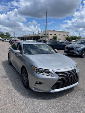 Silver Lining Metallic 2016 Lexus ES 300h Base
