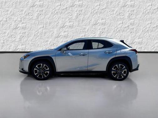 Iridium 2026 Lexus UX 300h Base