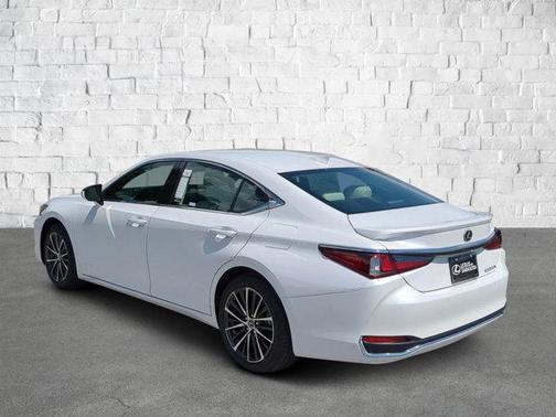 2025 Lexus ES 300h Base