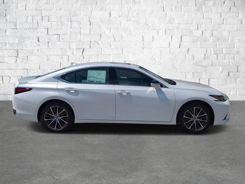 2025 Lexus ES 300h Base
