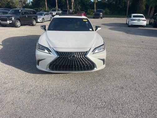 2023 Lexus ES 300h Base