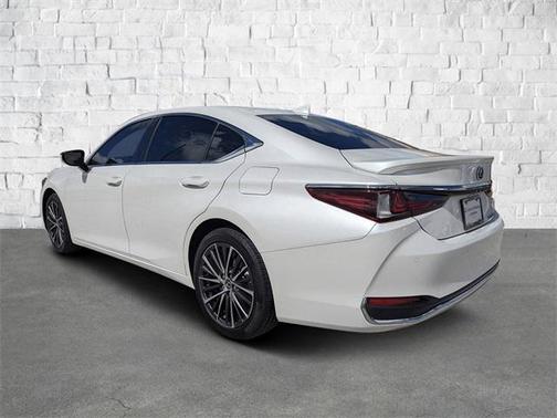 2023 Lexus ES 300h Base