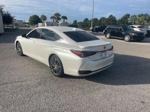 2023 Lexus ES 300h Base