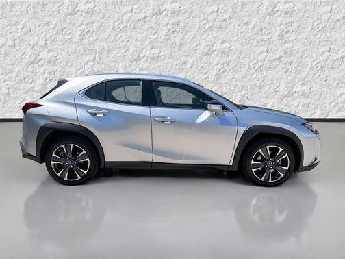Iridium 2024 Lexus UX 250h Base