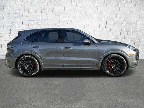 2022 Porsche Cayenne GTS