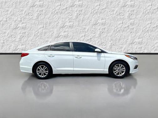 Quartz White Pearl 2017 Hyundai SONATA SE