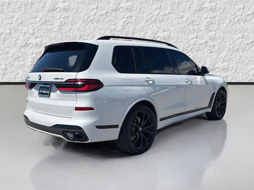 Mineral White Metallic 2023 BMW X7 xDrive40i