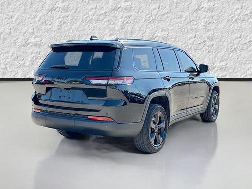 Diamond Black Crystal Pearlcoat 2023 Jeep Grand Cherokee L Altitude