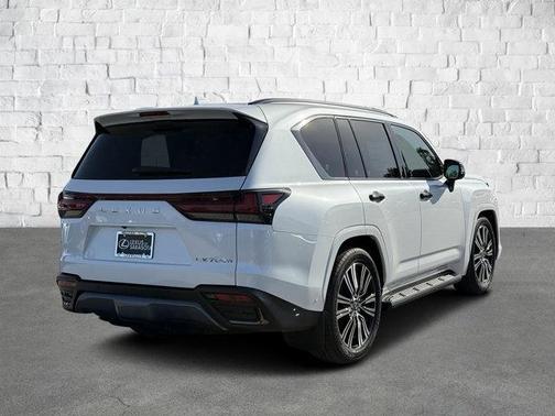 2025 Lexus LX 700h Luxury