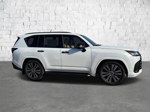 2025 Lexus LX 700h Luxury