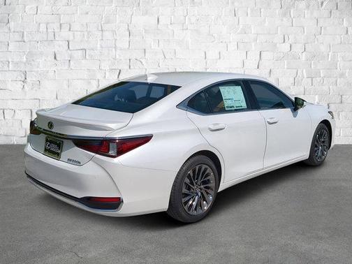 2025 Lexus ES 300h Luxury