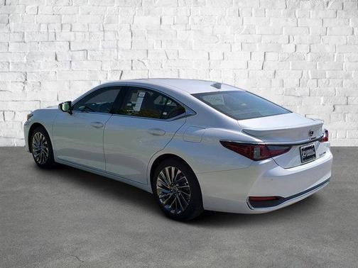 2025 Lexus ES 300h Luxury