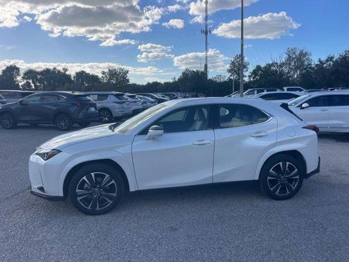 2025 Lexus UX 300h Premium