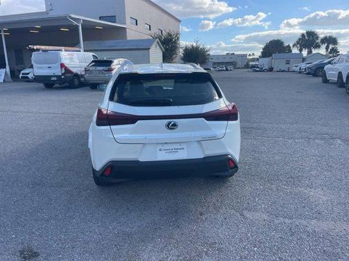 2025 Lexus UX 300h Premium