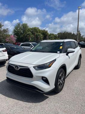 2022 Toyota Highlander XLE