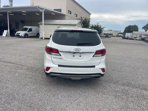 2017 Hyundai SANTA FE SE