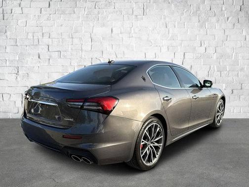 2022 Maserati Ghibli Modena Q4