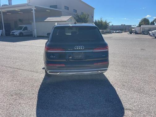 2020 Audi Q7 45 Premium Plus