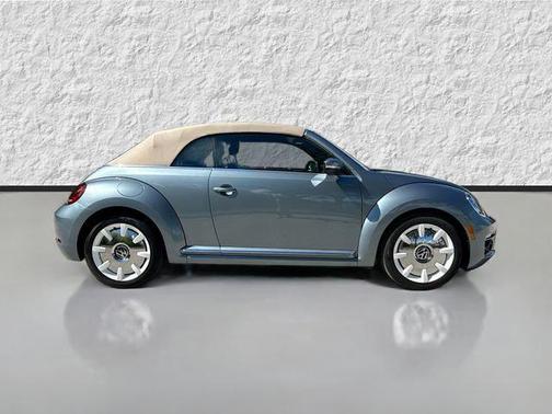 Stonewashed Blue Metallic/Black Roof 2019 Volkswagen Beetle 2.0T SE