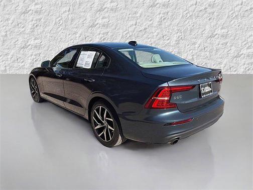 2020 Volvo S60 T5 Momentum