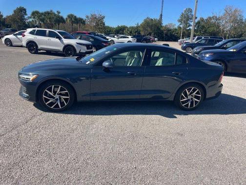 2020 Volvo S60 T5 Momentum