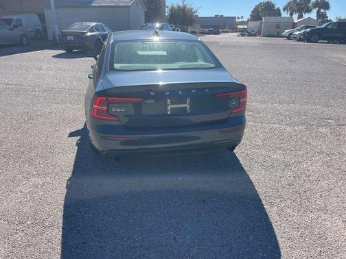 2020 Volvo S60 T5 Momentum