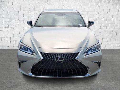 2025 Lexus ES 300h Luxury
