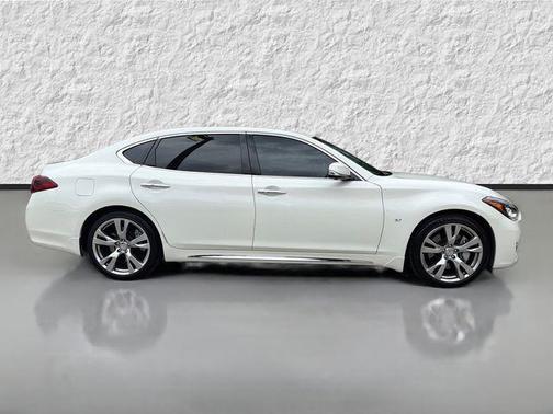 Majestic White 2017 INFINITI Q70L 3.7