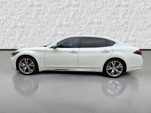 Majestic White 2017 INFINITI Q70L 3.7
