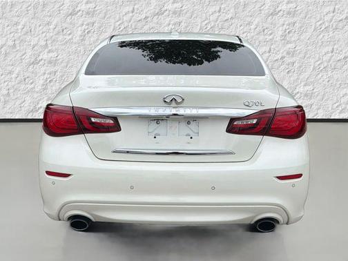 Majestic White 2017 INFINITI Q70L 3.7