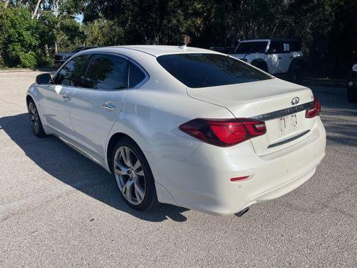 Majestic White 2017 INFINITI Q70L 3.7