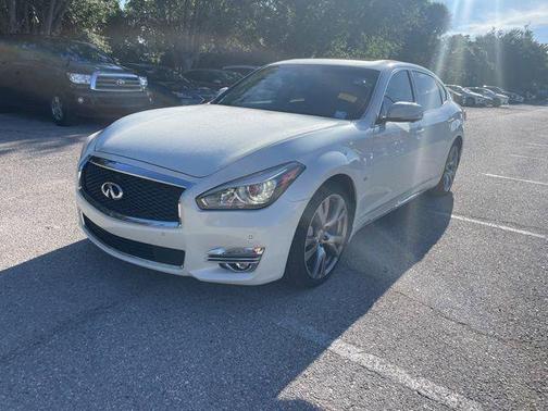 Majestic White 2017 INFINITI Q70L 3.7