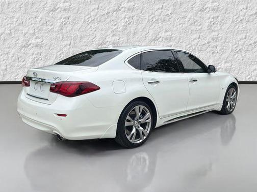 Majestic White 2017 INFINITI Q70L 3.7