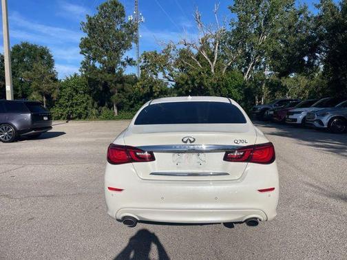 Majestic White 2017 INFINITI Q70L 3.7