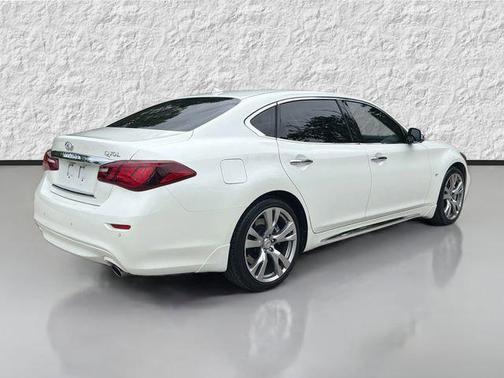 Majestic White 2017 INFINITI Q70L 3.7