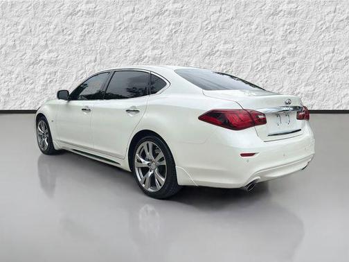 Majestic White 2017 INFINITI Q70L 3.7
