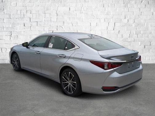 2025 Lexus ES 300h Base