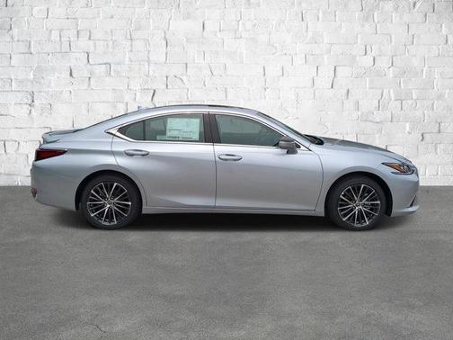 2025 Lexus ES 300h Base