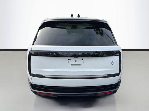 Ostuni Pearl White Premium Metallic 2025 Land Rover Range Rover P615 SV