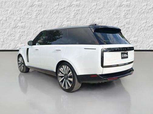 Ostuni Pearl White Premium Metallic 2025 Land Rover Range Rover P615 SV