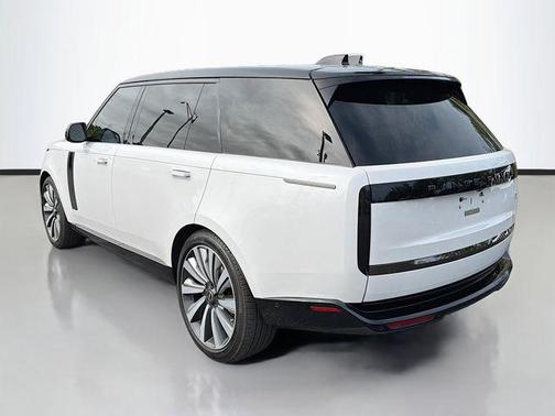 Ostuni Pearl White Premium Metallic 2025 Land Rover Range Rover P615 SV