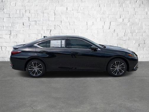 2025 Lexus ES 300h Base