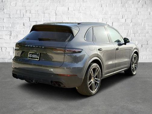 2023 Porsche Cayenne Platinum Edition