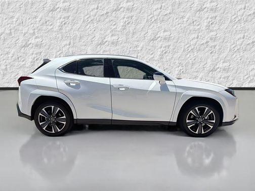 White Pearl 2025 Lexus UX 300h Premium