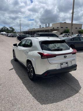 Eminent White Pearl 2025 Lexus UX 300h Premium