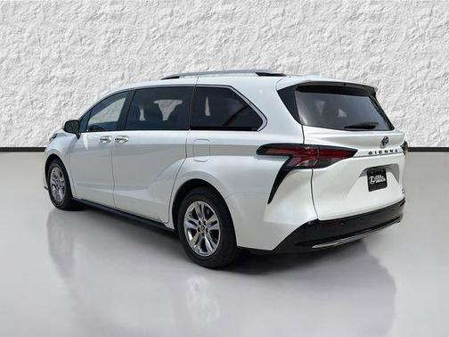 Wind Chill Pearl 2022 Toyota Sienna Limited